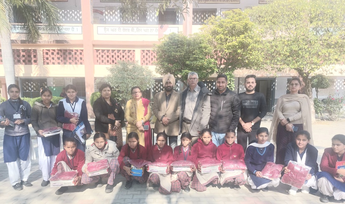 मोहन सिंह मान द्वारा बाबा गोला स्कूल की सहायता